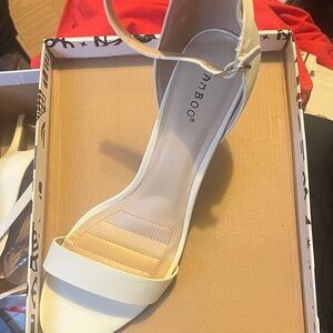BAMBOO Women's white Heels